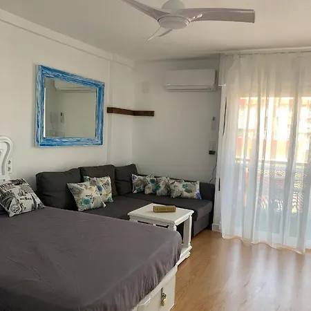 Sweet Benalmadena, Estudio Con Vistas Al Mar Y Excelente Conexion Wifi, No Fumadores, Con Piscinas, Sea Views, With Swimming Pools, Completely Renovated, Ideal For Older People, Bright With Morning Sun, No Smoking Appartement Benalmádena