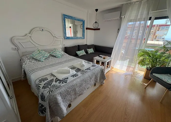 Sweet Estudio No Fumadores Con Vistas Al Mar Y Excelente Conexion Wifi Non Smoking With Sea Views And Excellent Wifi Enjoy Plenty Of Morning Sun Apartament Benalmádena